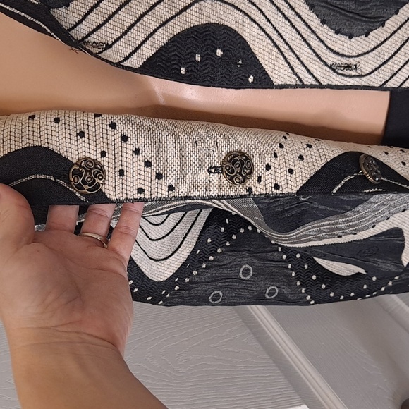 Winding River Reversible Tapestry Jacket Blazer with Tan & Black Abstract Design - Picture 5 of 7